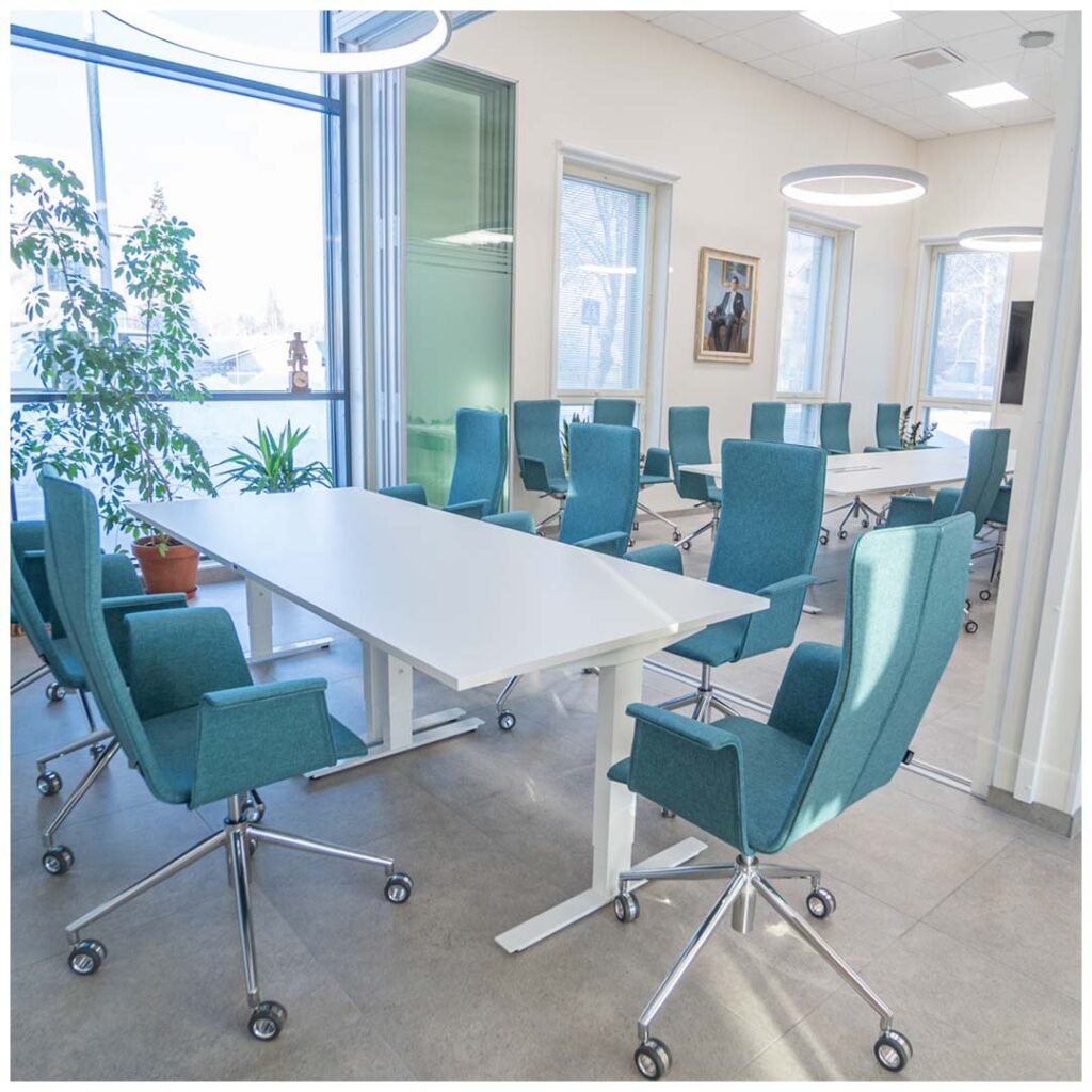 Duo conference chair with wheels
