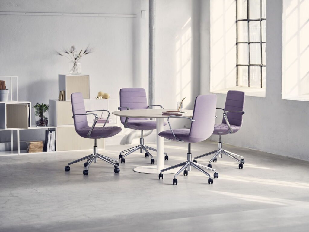 Favor, chair with 5-star swivel base, gas lift