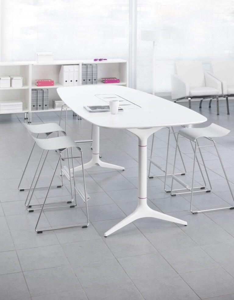 HideTech table with 4 metal legs