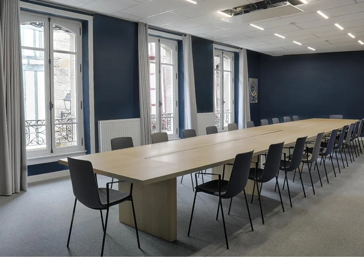 In-tensive Modular, meeting table system